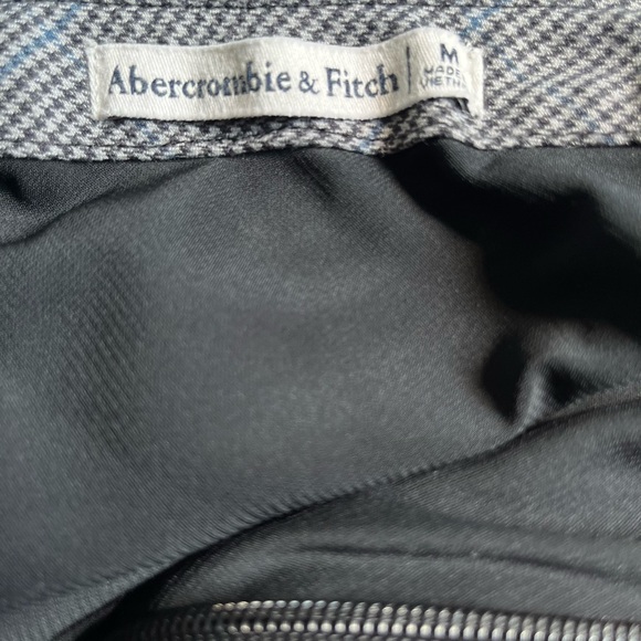 Abercrombie & Fitch Gray Mini Skirt - Picture 4 of 4